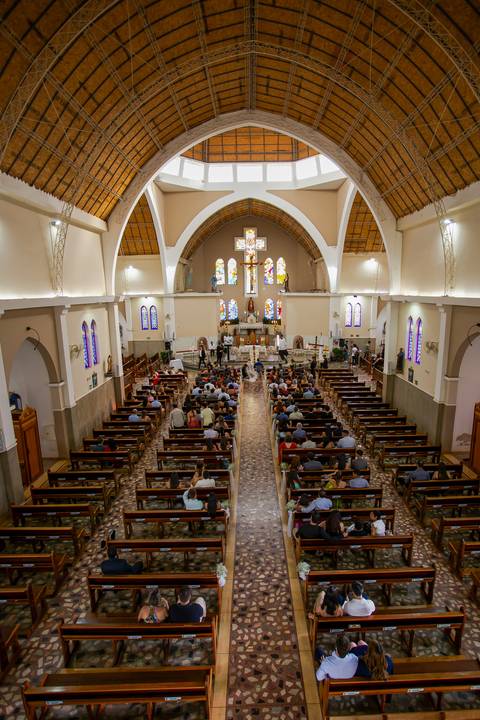 casar-casamento-wedding-cerimonia-make-noiva-noivo-araguari-vestido-maquiagem-buque-madrinha-daniel-custodio-uberlandia-festa-cerimonial-amor-aliança-video-dj-buffet-damas-love-fotografias-fotografo-minas-gerais-carro-pista-banda-cabelo-igreja-padre-reels'