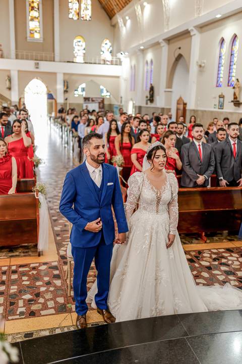 casar-casamento-wedding-cerimonia-make-noiva-noivo-araguari-vestido-maquiagem-buque-madrinha-daniel-custodio-uberlandia-festa-cerimonial-amor-aliança-video-dj-buffet-damas-love-fotografias-fotografo-minas-gerais-carro-pista-banda-cabelo-igreja-padre-reels'