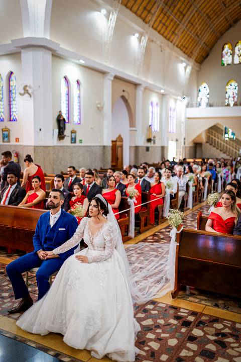 casar-casamento-wedding-cerimonia-make-noiva-noivo-araguari-vestido-maquiagem-buque-madrinha-daniel-custodio-uberlandia-festa-cerimonial-amor-aliança-video-dj-buffet-damas-love-fotografias-fotografo-minas-gerais-carro-pista-banda-cabelo-igreja-padre-reels'
