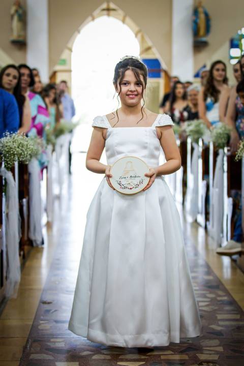 casar-casamento-wedding-cerimonia-make-noiva-noivo-araguari-vestido-maquiagem-buque-madrinha-daniel-custodio-uberlandia-festa-cerimonial-amor-aliança-video-dj-buffet-damas-love-fotografias-fotografo-minas-gerais-carro-pista-banda-cabelo-igreja-padre-reels'