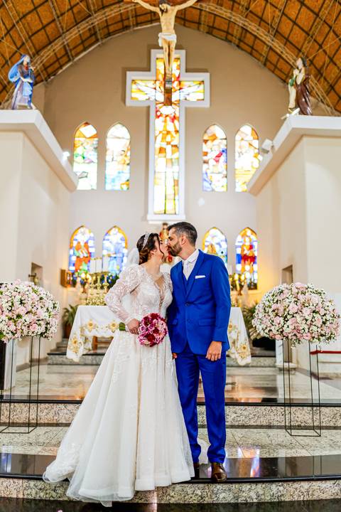 casar-casamento-wedding-cerimonia-make-noiva-noivo-araguari-vestido-maquiagem-buque-madrinha-daniel-custodio-uberlandia-festa-cerimonial-amor-aliança-video-dj-buffet-damas-love-fotografias-fotografo-minas-gerais-carro-pista-banda-cabelo-igreja-padre-reels'