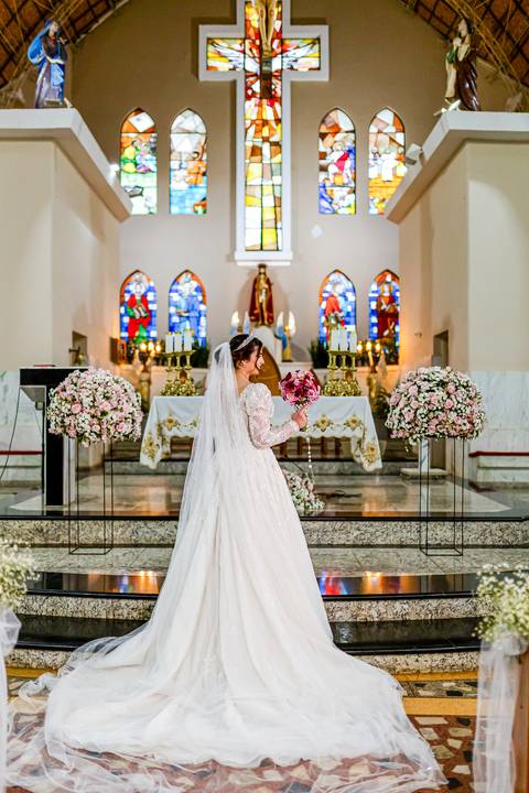 casar-casamento-wedding-cerimonia-make-noiva-noivo-araguari-vestido-maquiagem-buque-madrinha-daniel-custodio-uberlandia-festa-cerimonial-amor-aliança-video-dj-buffet-damas-love-fotografias-fotografo-minas-gerais-carro-pista-banda-cabelo-igreja-padre-reels'