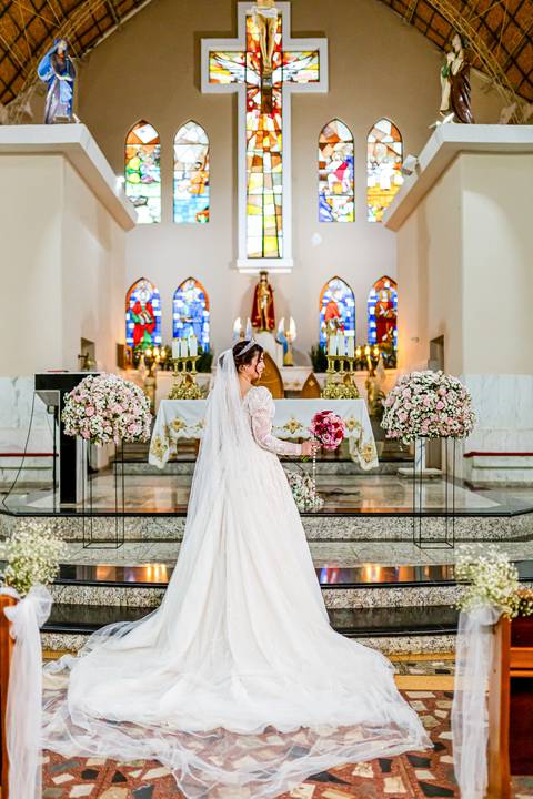 casar-casamento-wedding-cerimonia-make-noiva-noivo-araguari-vestido-maquiagem-buque-madrinha-daniel-custodio-uberlandia-festa-cerimonial-amor-aliança-video-dj-buffet-damas-love-fotografias-fotografo-minas-gerais-carro-pista-banda-cabelo-igreja-padre-reels'