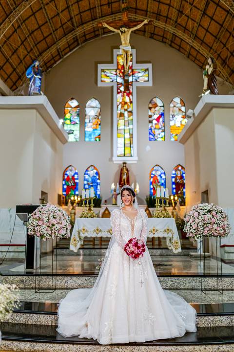 casar-casamento-wedding-cerimonia-make-noiva-noivo-araguari-vestido-maquiagem-buque-madrinha-daniel-custodio-uberlandia-festa-cerimonial-amor-aliança-video-dj-buffet-damas-love-fotografias-fotografo-minas-gerais-carro-pista-banda-cabelo-igreja-padre-reels'
