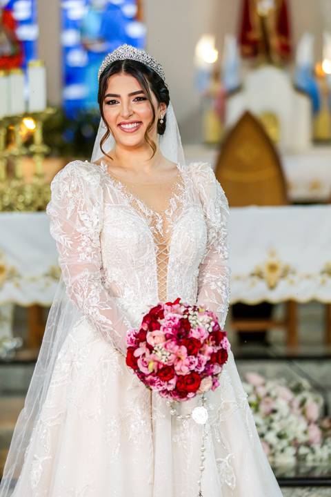 casar-casamento-wedding-cerimonia-make-noiva-noivo-araguari-vestido-maquiagem-buque-madrinha-daniel-custodio-uberlandia-festa-cerimonial-amor-aliança-video-dj-buffet-damas-love-fotografias-fotografo-minas-gerais-carro-pista-banda-cabelo-igreja-padre-reels'