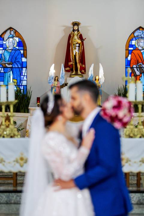 casar-casamento-wedding-cerimonia-make-noiva-noivo-araguari-vestido-maquiagem-buque-madrinha-daniel-custodio-uberlandia-festa-cerimonial-amor-aliança-video-dj-buffet-damas-love-fotografias-fotografo-minas-gerais-carro-pista-banda-cabelo-igreja-padre-reels'