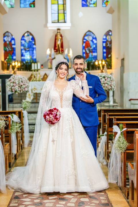 casar-casamento-wedding-cerimonia-make-noiva-noivo-araguari-vestido-maquiagem-buque-madrinha-daniel-custodio-uberlandia-festa-cerimonial-amor-aliança-video-dj-buffet-damas-love-fotografias-fotografo-minas-gerais-carro-pista-banda-cabelo-igreja-padre-reels'