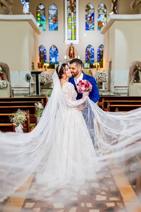 casar-casamento-wedding-cerimonia-make-noiva-noivo-araguari-vestido-maquiagem-buque-madrinha-daniel-custodio-uberlandia-festa-cerimonial-amor-aliança-video-dj-buffet-damas-love-fotografias-fotografo-minas-gerais-carro-pista-banda-cabelo-igreja-padre-reels'