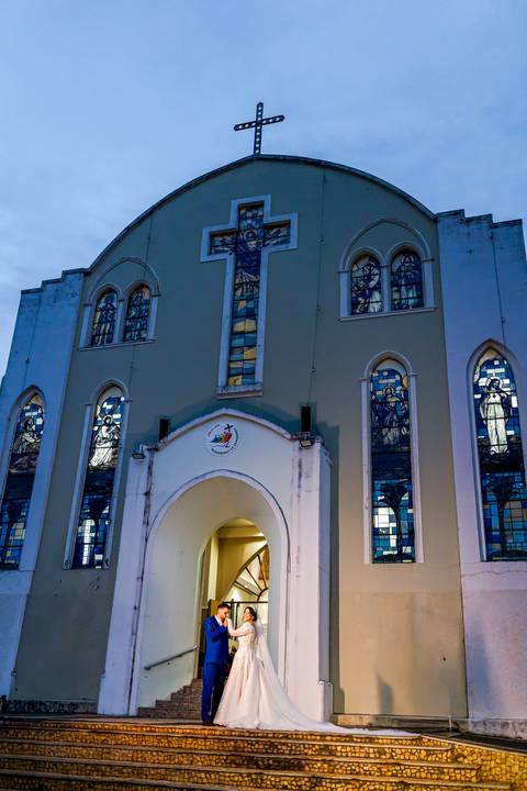 casar-casamento-wedding-cerimonia-make-noiva-noivo-araguari-vestido-maquiagem-buque-madrinha-daniel-custodio-uberlandia-festa-cerimonial-amor-aliança-video-dj-buffet-damas-love-fotografias-fotografo-minas-gerais-carro-pista-banda-cabelo-igreja-padre-reels'