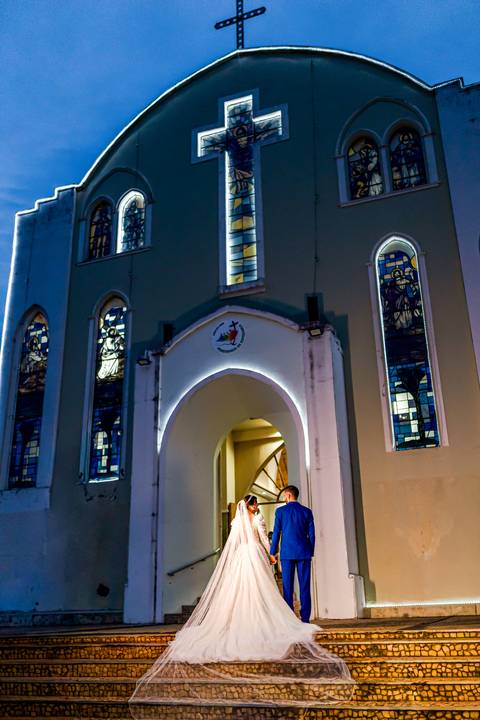 casar-casamento-wedding-cerimonia-make-noiva-noivo-araguari-vestido-maquiagem-buque-madrinha-daniel-custodio-uberlandia-festa-cerimonial-amor-aliança-video-dj-buffet-damas-love-fotografias-fotografo-minas-gerais-carro-pista-banda-cabelo-igreja-padre-reels'