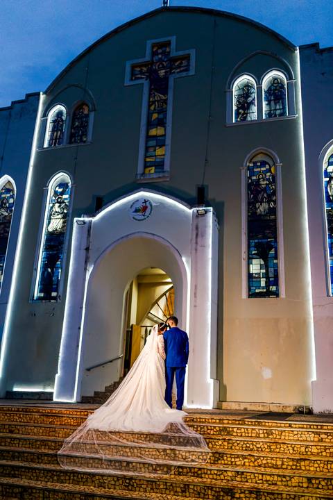 casar-casamento-wedding-cerimonia-make-noiva-noivo-araguari-vestido-maquiagem-buque-madrinha-daniel-custodio-uberlandia-festa-cerimonial-amor-aliança-video-dj-buffet-damas-love-fotografias-fotografo-minas-gerais-carro-pista-banda-cabelo-igreja-padre-reels'