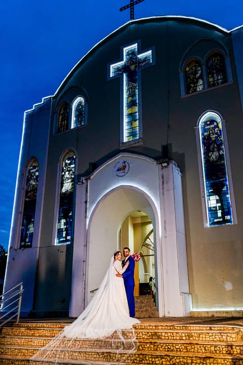 casar-casamento-wedding-cerimonia-make-noiva-noivo-araguari-vestido-maquiagem-buque-madrinha-daniel-custodio-uberlandia-festa-cerimonial-amor-aliança-video-dj-buffet-damas-love-fotografias-fotografo-minas-gerais-carro-pista-banda-cabelo-igreja-padre-reels'