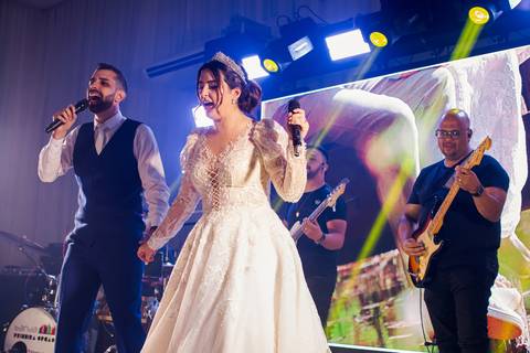 casar-casamento-wedding-cerimonia-make-noiva-noivo-araguari-vestido-maquiagem-buque-madrinha-daniel-custodio-uberlandia-festa-cerimonial-amor-aliança-video-dj-buffet-damas-love-fotografias-fotografo-minas-gerais-carro-pista-banda-cabelo-igreja-padre-reels'