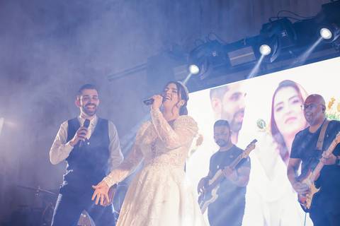 casar-casamento-wedding-cerimonia-make-noiva-noivo-araguari-vestido-maquiagem-buque-madrinha-daniel-custodio-uberlandia-festa-cerimonial-amor-aliança-video-dj-buffet-damas-love-fotografias-fotografo-minas-gerais-carro-pista-banda-cabelo-igreja-padre-reels'