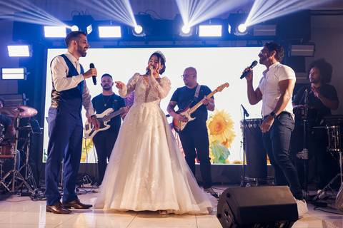 casar-casamento-wedding-cerimonia-make-noiva-noivo-araguari-vestido-maquiagem-buque-madrinha-daniel-custodio-uberlandia-festa-cerimonial-amor-aliança-video-dj-buffet-damas-love-fotografias-fotografo-minas-gerais-carro-pista-banda-cabelo-igreja-padre-reels'