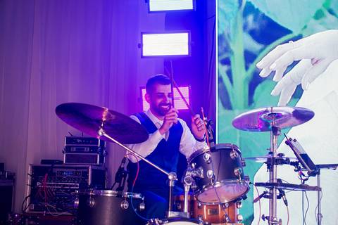 casar-casamento-wedding-cerimonia-make-noiva-noivo-araguari-vestido-maquiagem-buque-madrinha-daniel-custodio-uberlandia-festa-cerimonial-amor-aliança-video-dj-buffet-damas-love-fotografias-fotografo-minas-gerais-carro-pista-banda-cabelo-igreja-padre-reels'