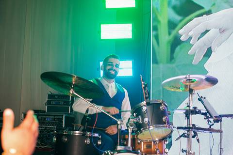 casar-casamento-wedding-cerimonia-make-noiva-noivo-araguari-vestido-maquiagem-buque-madrinha-daniel-custodio-uberlandia-festa-cerimonial-amor-aliança-video-dj-buffet-damas-love-fotografias-fotografo-minas-gerais-carro-pista-banda-cabelo-igreja-padre-reels'