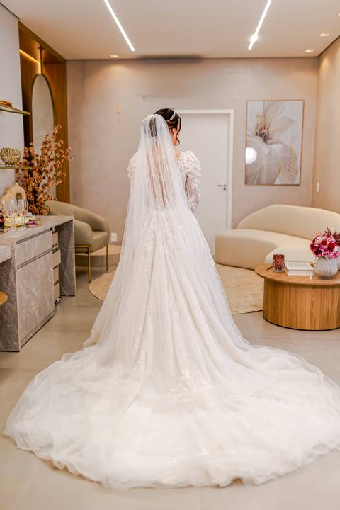 casar-casamento-wedding-cerimonia-make-noiva-noivo-araguari-vestido-maquiagem-buque-madrinha-daniel-custodio-uberlandia-festa-cerimonial-amor-aliança-video-dj-buffet-damas-love-fotografias-fotografo-minas-gerais-carro-pista-banda-cabelo-igreja-padre-reels'