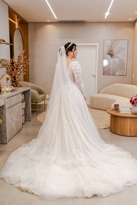 casar-casamento-wedding-cerimonia-make-noiva-noivo-araguari-vestido-maquiagem-buque-madrinha-daniel-custodio-uberlandia-festa-cerimonial-amor-aliança-video-dj-buffet-damas-love-fotografias-fotografo-minas-gerais-carro-pista-banda-cabelo-igreja-padre-reels'