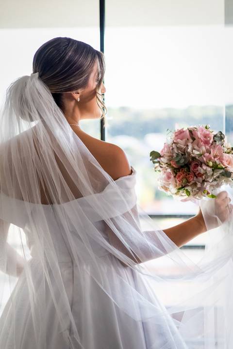 casar-casamento-wedding-cerimonia-make-noiva-noivo-araguari-vestido-maquiagem-buque-madrinha-daniel-custodio-uberlandia-festa-cerimonial-amor-aliança-video-dj-buffet-damas-love-fotografias-fotografo-minas-gerais-carro-pista-banda-cabelo-igreja-padre-reels'