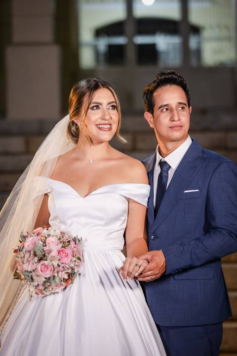 casar-casamento-wedding-cerimonia-make-noiva-noivo-araguari-vestido-maquiagem-buque-madrinha-daniel-custodio-uberlandia-festa-cerimonial-amor-aliança-video-dj-buffet-damas-love-fotografias-fotografo-minas-gerais-carro-pista-banda-cabelo-igreja-padre-reels'