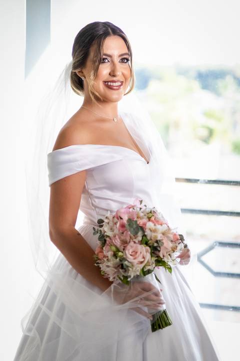 casar-casamento-wedding-cerimonia-make-noiva-noivo-araguari-vestido-maquiagem-buque-madrinha-daniel-custodio-uberlandia-festa-cerimonial-amor-aliança-video-dj-buffet-damas-love-fotografias-fotografo-minas-gerais-carro-pista-banda-cabelo-igreja-padre-reels'