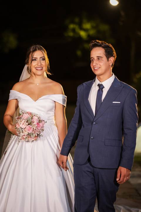 casar-casamento-wedding-cerimonia-make-noiva-noivo-araguari-vestido-maquiagem-buque-madrinha-daniel-custodio-uberlandia-festa-cerimonial-amor-aliança-video-dj-buffet-damas-love-fotografias-fotografo-minas-gerais-carro-pista-banda-cabelo-igreja-padre-reels'