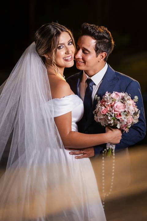 casar-casamento-wedding-cerimonia-make-noiva-noivo-araguari-vestido-maquiagem-buque-madrinha-daniel-custodio-uberlandia-festa-cerimonial-amor-aliança-video-dj-buffet-damas-love-fotografias-fotografo-minas-gerais-carro-pista-banda-cabelo-igreja-padre-reels'