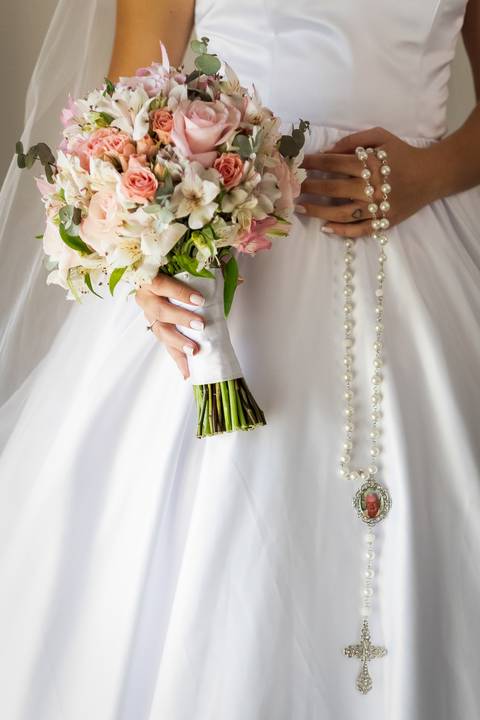 casar-casamento-wedding-cerimonia-make-noiva-noivo-araguari-vestido-maquiagem-buque-madrinha-daniel-custodio-uberlandia-festa-cerimonial-amor-aliança-video-dj-buffet-damas-love-fotografias-fotografo-minas-gerais-carro-pista-banda-cabelo-igreja-padre-reels'