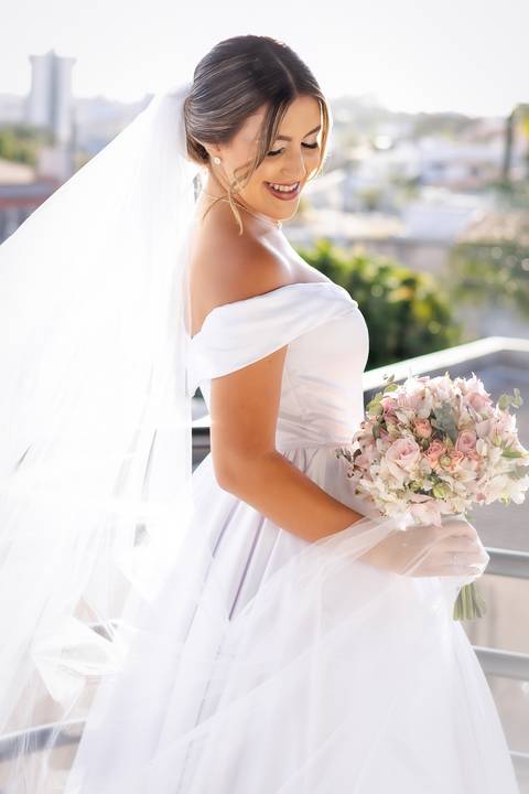 casar-casamento-wedding-cerimonia-make-noiva-noivo-araguari-vestido-maquiagem-buque-madrinha-daniel-custodio-uberlandia-festa-cerimonial-amor-aliança-video-dj-buffet-damas-love-fotografias-fotografo-minas-gerais-carro-pista-banda-cabelo-igreja-padre-reels'