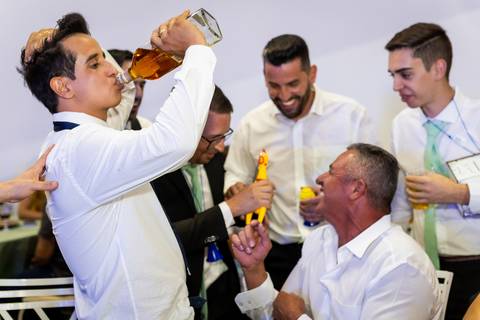 casar-casamento-wedding-cerimonia-make-noiva-noivo-araguari-vestido-maquiagem-buque-madrinha-daniel-custodio-uberlandia-festa-cerimonial-amor-aliança-video-dj-buffet-damas-love-fotografias-fotografo-minas-gerais-carro-pista-banda-cabelo-igreja-padre-reels'