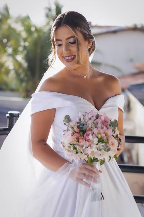 casar-casamento-wedding-cerimonia-make-noiva-noivo-araguari-vestido-maquiagem-buque-madrinha-daniel-custodio-uberlandia-festa-cerimonial-amor-aliança-video-dj-buffet-damas-love-fotografias-fotografo-minas-gerais-carro-pista-banda-cabelo-igreja-padre-reels'