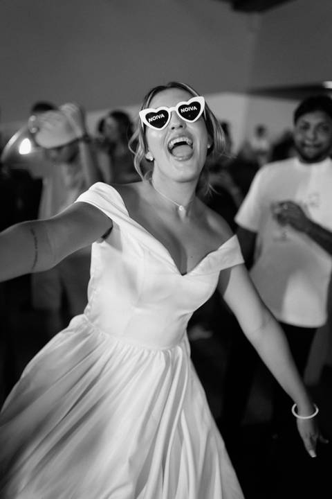 casar-casamento-wedding-cerimonia-make-noiva-noivo-araguari-vestido-maquiagem-buque-madrinha-daniel-custodio-uberlandia-festa-cerimonial-amor-aliança-video-dj-buffet-damas-love-fotografias-fotografo-minas-gerais-carro-pista-banda-cabelo-igreja-padre-reels'