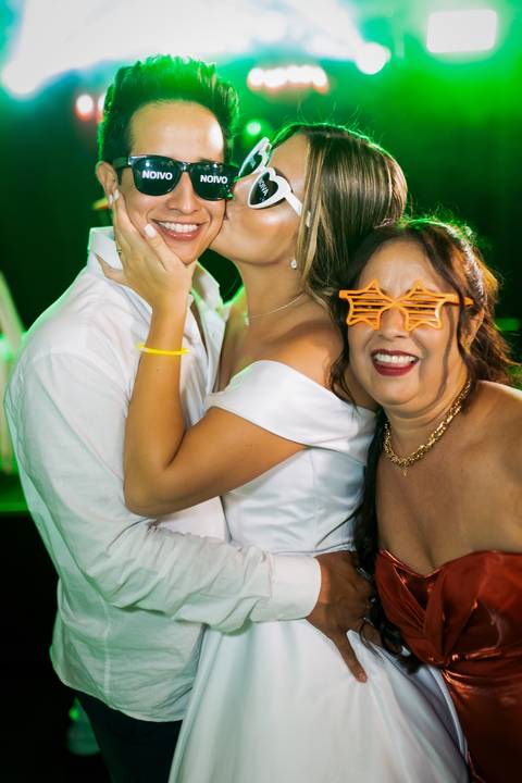 casar-casamento-wedding-cerimonia-make-noiva-noivo-araguari-vestido-maquiagem-buque-madrinha-daniel-custodio-uberlandia-festa-cerimonial-amor-aliança-video-dj-buffet-damas-love-fotografias-fotografo-minas-gerais-carro-pista-banda-cabelo-igreja-padre-reels'