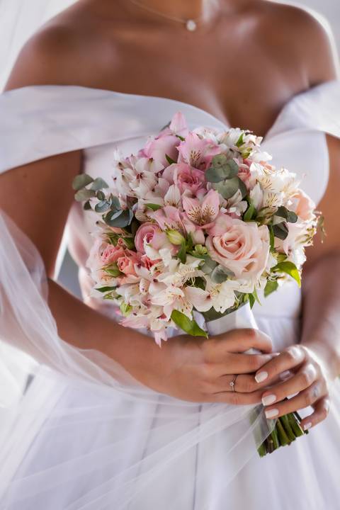 casar-casamento-wedding-cerimonia-make-noiva-noivo-araguari-vestido-maquiagem-buque-madrinha-daniel-custodio-uberlandia-festa-cerimonial-amor-aliança-video-dj-buffet-damas-love-fotografias-fotografo-minas-gerais-carro-pista-banda-cabelo-igreja-padre-reels'