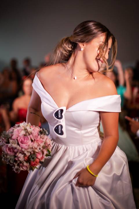 casar-casamento-wedding-cerimonia-make-noiva-noivo-araguari-vestido-maquiagem-buque-madrinha-daniel-custodio-uberlandia-festa-cerimonial-amor-aliança-video-dj-buffet-damas-love-fotografias-fotografo-minas-gerais-carro-pista-banda-cabelo-igreja-padre-reels'