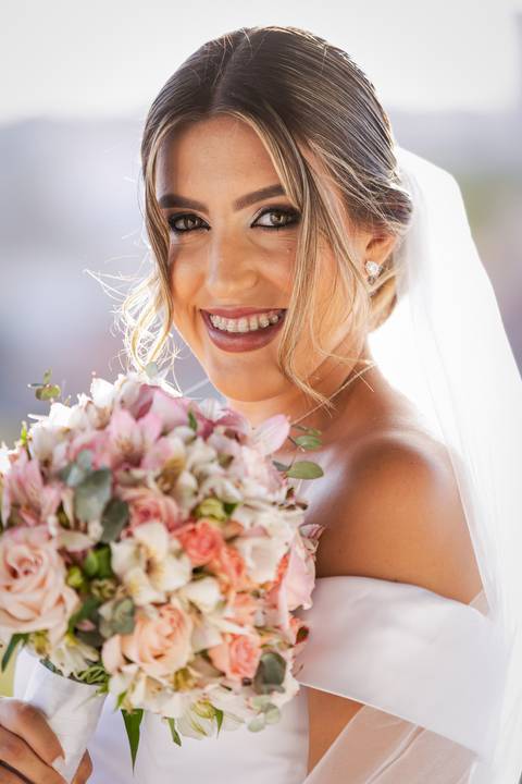 casar-casamento-wedding-cerimonia-make-noiva-noivo-araguari-vestido-maquiagem-buque-madrinha-daniel-custodio-uberlandia-festa-cerimonial-amor-aliança-video-dj-buffet-damas-love-fotografias-fotografo-minas-gerais-carro-pista-banda-cabelo-igreja-padre-reels'