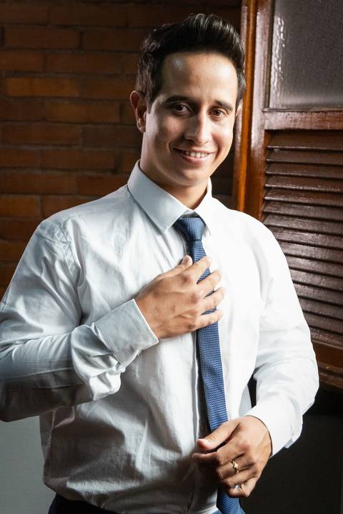 casar-casamento-wedding-cerimonia-make-noiva-noivo-araguari-vestido-maquiagem-buque-madrinha-daniel-custodio-uberlandia-festa-cerimonial-amor-aliança-video-dj-buffet-damas-love-fotografias-fotografo-minas-gerais-carro-pista-banda-cabelo-igreja-padre-reels'