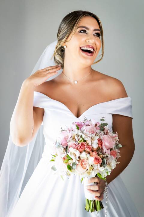 casar-casamento-wedding-cerimonia-make-noiva-noivo-araguari-vestido-maquiagem-buque-madrinha-daniel-custodio-uberlandia-festa-cerimonial-amor-aliança-video-dj-buffet-damas-love-fotografias-fotografo-minas-gerais-carro-pista-banda-cabelo-igreja-padre-reels'