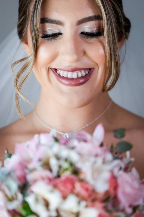 casar-casamento-wedding-cerimonia-make-noiva-noivo-araguari-vestido-maquiagem-buque-madrinha-daniel-custodio-uberlandia-festa-cerimonial-amor-aliança-video-dj-buffet-damas-love-fotografias-fotografo-minas-gerais-carro-pista-banda-cabelo-igreja-padre-reels'