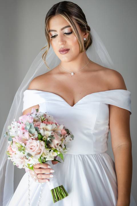 casar-casamento-wedding-cerimonia-make-noiva-noivo-araguari-vestido-maquiagem-buque-madrinha-daniel-custodio-uberlandia-festa-cerimonial-amor-aliança-video-dj-buffet-damas-love-fotografias-fotografo-minas-gerais-carro-pista-banda-cabelo-igreja-padre-reels'