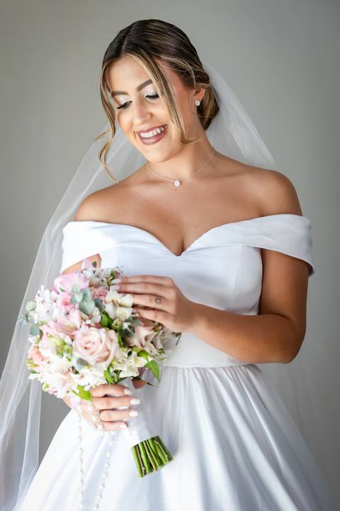 casar-casamento-wedding-cerimonia-make-noiva-noivo-araguari-vestido-maquiagem-buque-madrinha-daniel-custodio-uberlandia-festa-cerimonial-amor-aliança-video-dj-buffet-damas-love-fotografias-fotografo-minas-gerais-carro-pista-banda-cabelo-igreja-padre-reels'