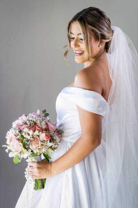 casar-casamento-wedding-cerimonia-make-noiva-noivo-araguari-vestido-maquiagem-buque-madrinha-daniel-custodio-uberlandia-festa-cerimonial-amor-aliança-video-dj-buffet-damas-love-fotografias-fotografo-minas-gerais-carro-pista-banda-cabelo-igreja-padre-reels'