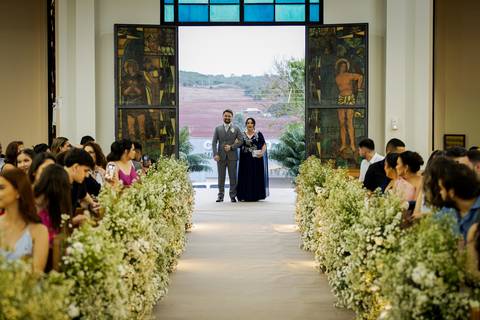 casar-casamento-wedding-cerimonia-make-noiva-noivo-araguari-vestido-maquiagem-buque-madrinha-daniel-custodio-uberlandia-festa-cerimonial-amor-aliança-video-dj-buffet-damas-love-fotografias-fotografo-minas-gerais-carro-pista-banda-cabelo-igreja-padre-reels'