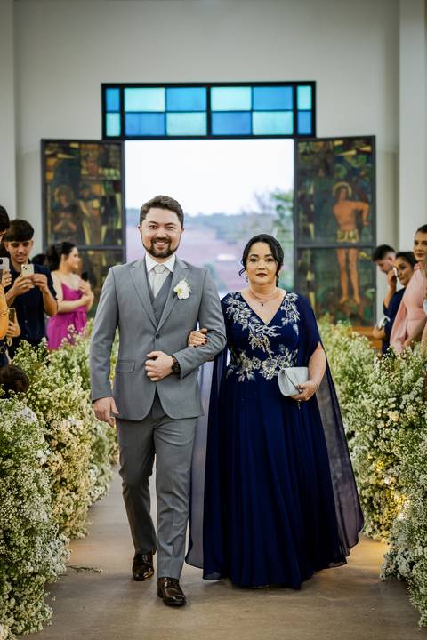 casar-casamento-wedding-cerimonia-make-noiva-noivo-araguari-vestido-maquiagem-buque-madrinha-daniel-custodio-uberlandia-festa-cerimonial-amor-aliança-video-dj-buffet-damas-love-fotografias-fotografo-minas-gerais-carro-pista-banda-cabelo-igreja-padre-reels'