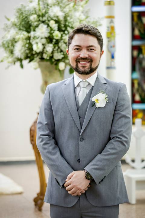 casar-casamento-wedding-cerimonia-make-noiva-noivo-araguari-vestido-maquiagem-buque-madrinha-daniel-custodio-uberlandia-festa-cerimonial-amor-aliança-video-dj-buffet-damas-love-fotografias-fotografo-minas-gerais-carro-pista-banda-cabelo-igreja-padre-reels'