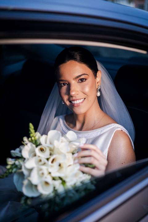 casar-casamento-wedding-cerimonia-make-noiva-noivo-araguari-vestido-maquiagem-buque-madrinha-daniel-custodio-uberlandia-festa-cerimonial-amor-aliança-video-dj-buffet-damas-love-fotografias-fotografo-minas-gerais-carro-pista-banda-cabelo-igreja-padre-reels'