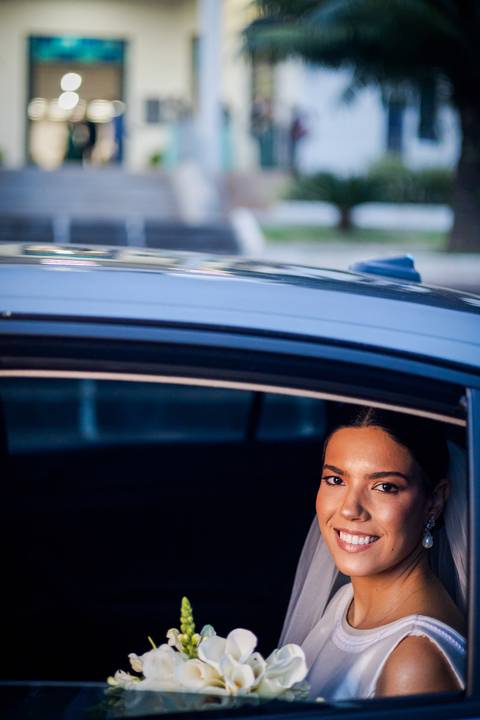 casar-casamento-wedding-cerimonia-make-noiva-noivo-araguari-vestido-maquiagem-buque-madrinha-daniel-custodio-uberlandia-festa-cerimonial-amor-aliança-video-dj-buffet-damas-love-fotografias-fotografo-minas-gerais-carro-pista-banda-cabelo-igreja-padre-reels'