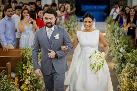 casar-casamento-wedding-cerimonia-make-noiva-noivo-araguari-vestido-maquiagem-buque-madrinha-daniel-custodio-uberlandia-festa-cerimonial-amor-aliança-video-dj-buffet-damas-love-fotografias-fotografo-minas-gerais-carro-pista-banda-cabelo-igreja-padre-reels'