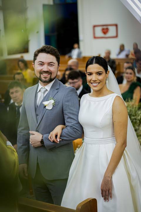 casar-casamento-wedding-cerimonia-make-noiva-noivo-araguari-vestido-maquiagem-buque-madrinha-daniel-custodio-uberlandia-festa-cerimonial-amor-aliança-video-dj-buffet-damas-love-fotografias-fotografo-minas-gerais-carro-pista-banda-cabelo-igreja-padre-reels'